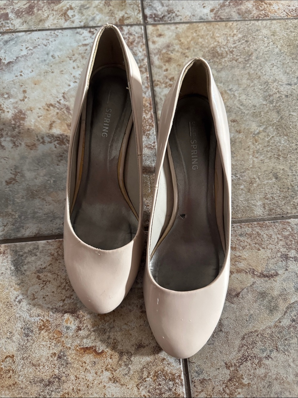 Women's Nude Round-Toe Pumps